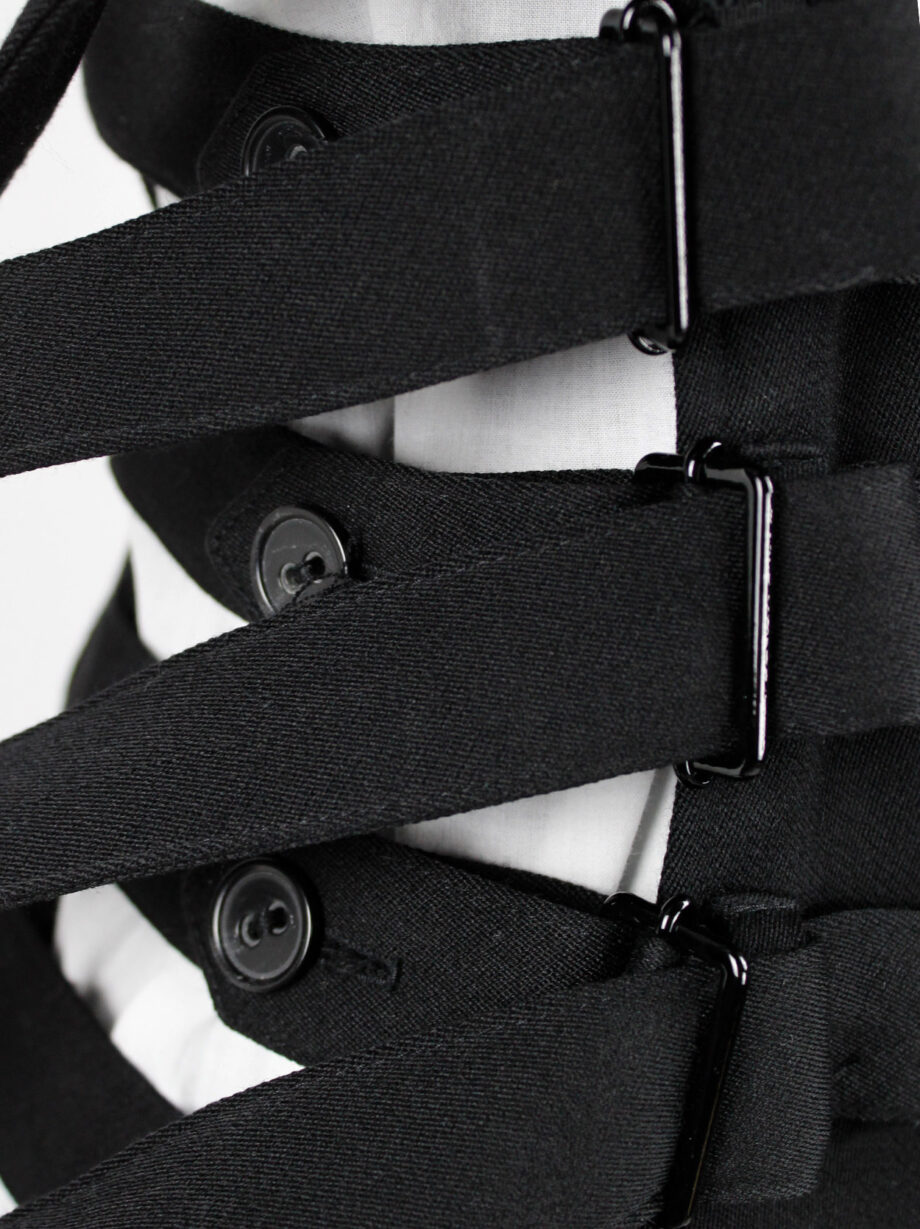 vintage af Vandevorst black tactical vest with open sides and five belt straps around the body fall 2007 (10)