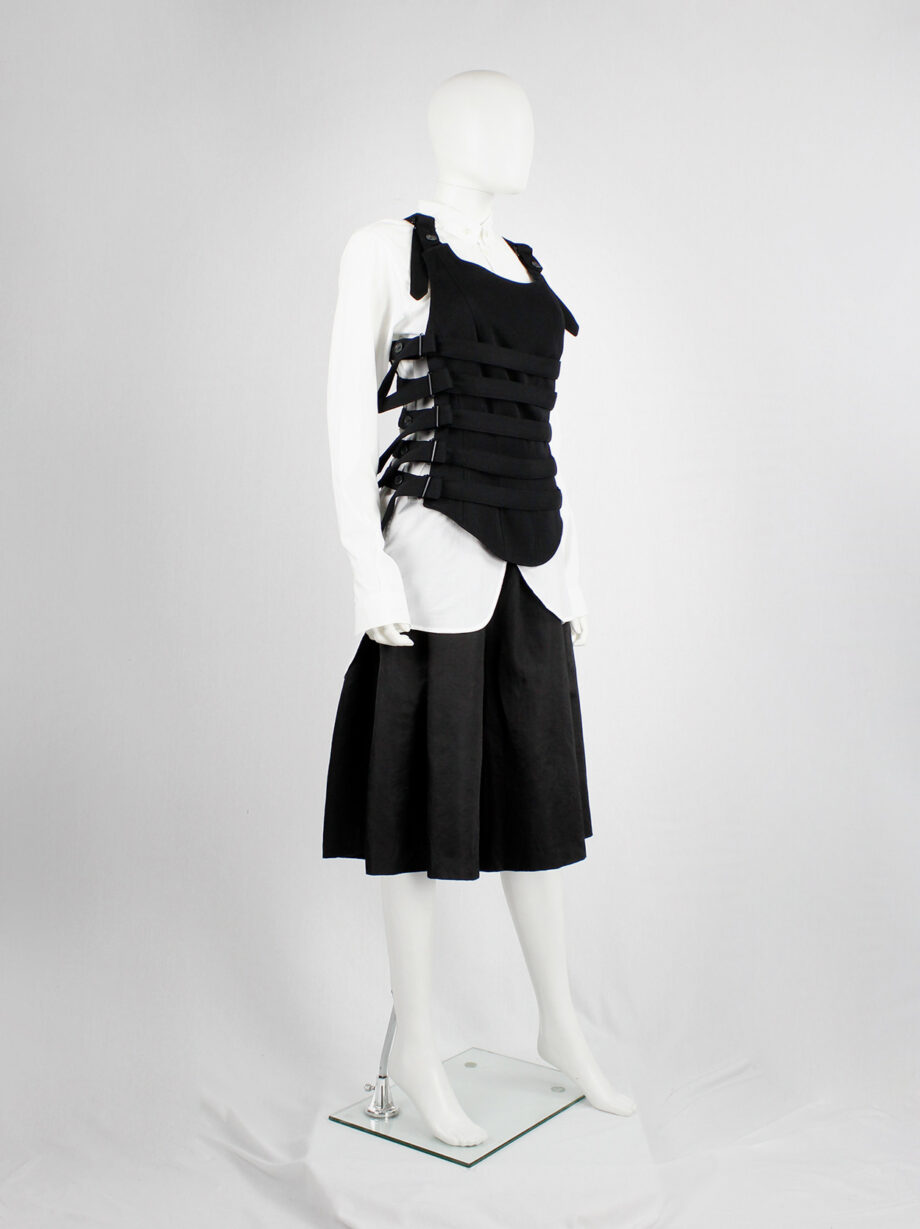 vintage af Vandevorst black tactical vest with open sides and five belt straps around the body fall 2007 (11)