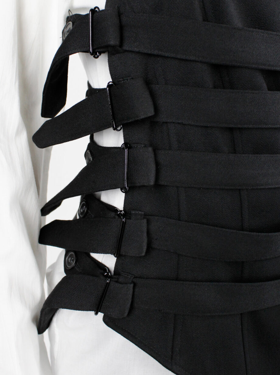 vintage af Vandevorst black tactical vest with open sides and five belt straps around the body fall 2007 (5)