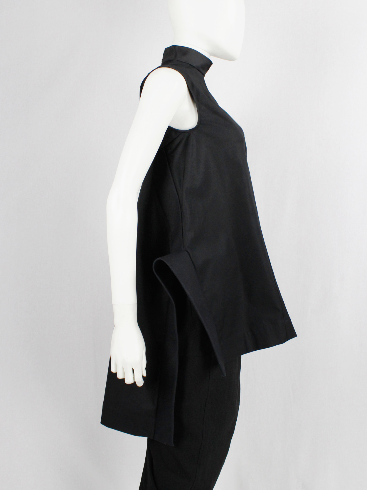 Rick Owens VICIOUS black geometric top with structured side wings and ...