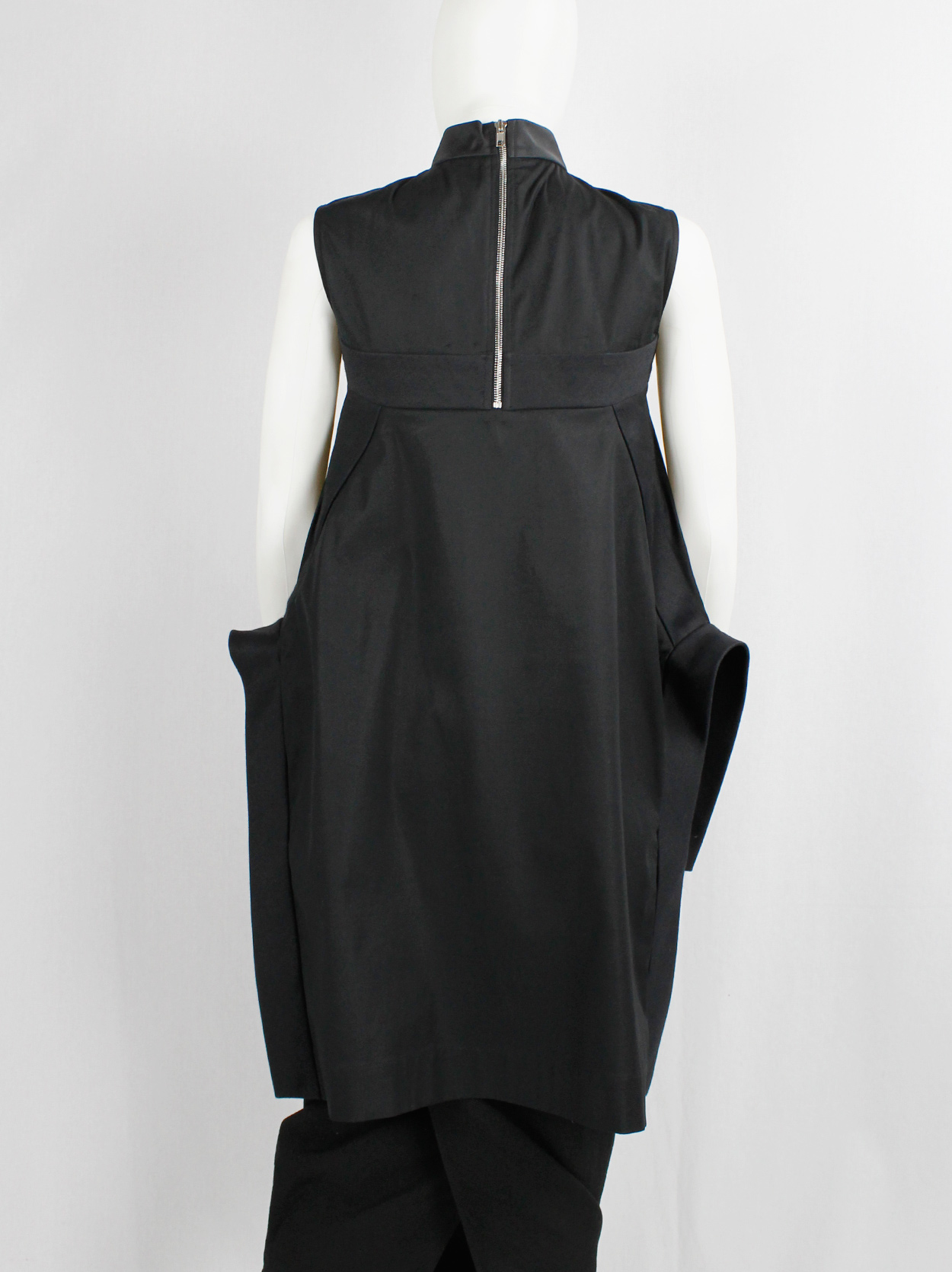 Rick Owens VICIOUS black geometric top with structured side wings and ...
