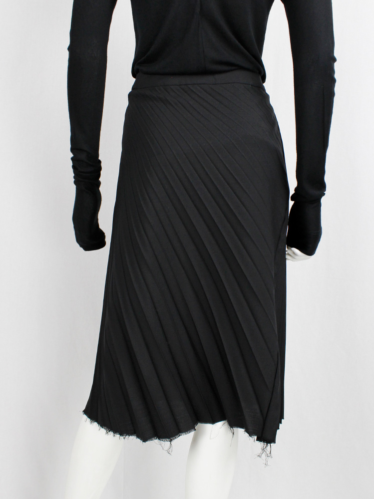Veronique Branquinho black skirt with accordeon pleats twisting around the body (10)