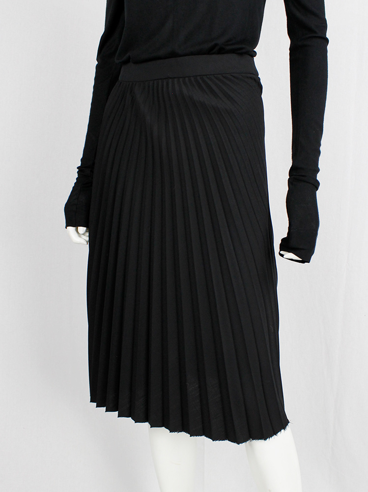 Veronique Branquinho black skirt with accordeon pleats twisting around the body (5)