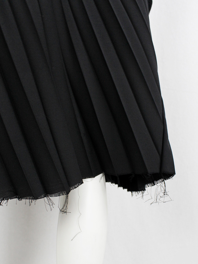 Veronique Branquinho black skirt with accordeon pleats twisting around the body (8)