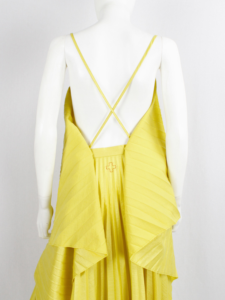 vintage A.F. Vandevorst bright yellow draped backless dress with accordeon pleats spring 2008 (10)