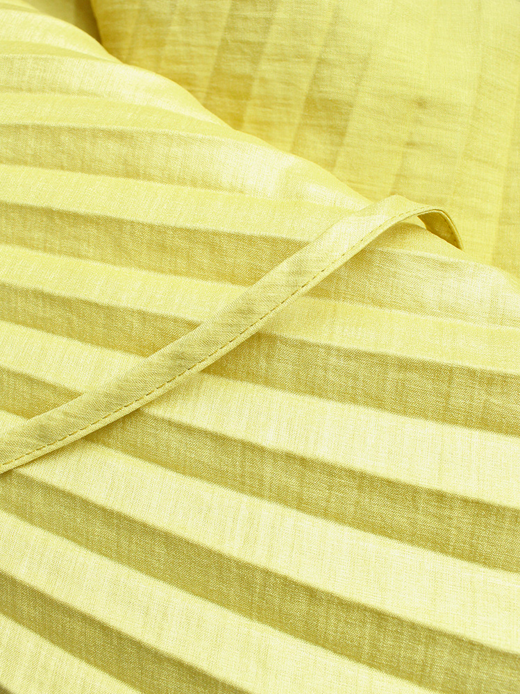 vintage A.F. Vandevorst bright yellow draped backless dress with accordeon pleats spring 2008 (15)