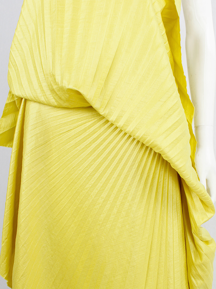 vintage A.F. Vandevorst bright yellow draped backless dress with accordeon pleats spring 2008 (4)