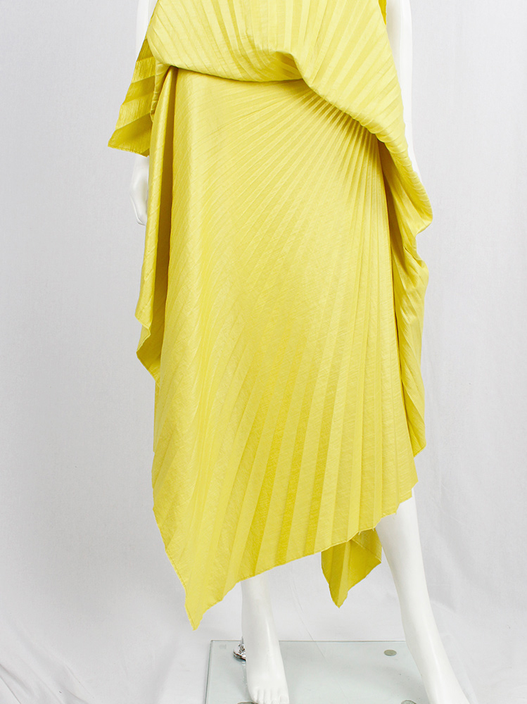 vintage A.F. Vandevorst bright yellow draped backless dress with accordeon pleats spring 2008 (5)