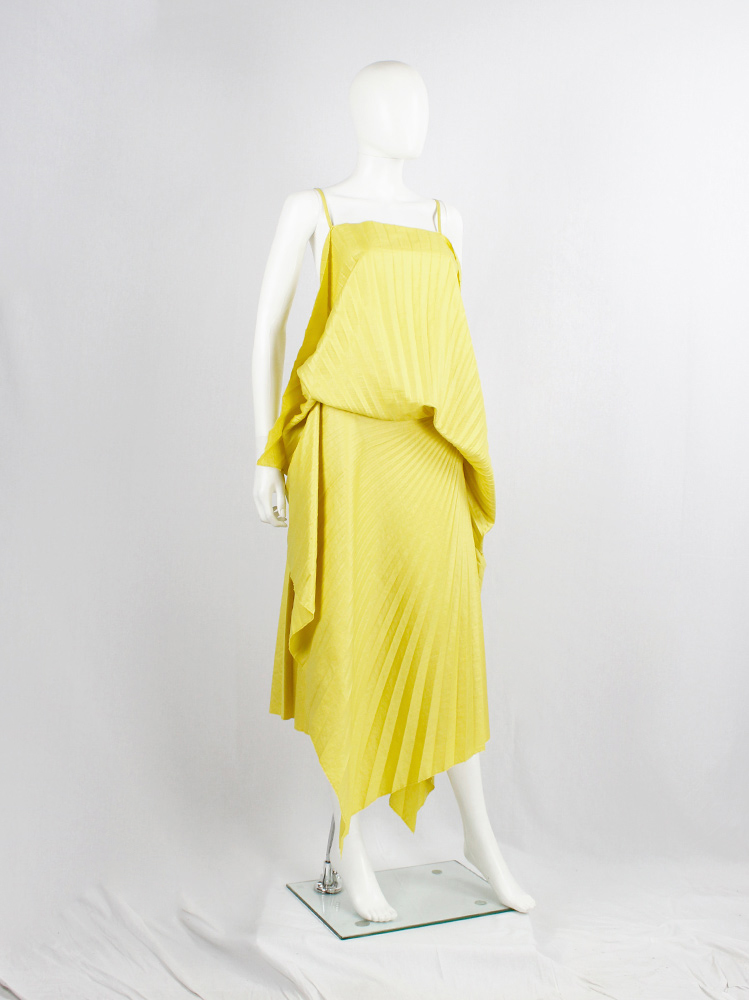 vintage A.F. Vandevorst bright yellow draped backless dress with accordeon pleats spring 2008 (6)