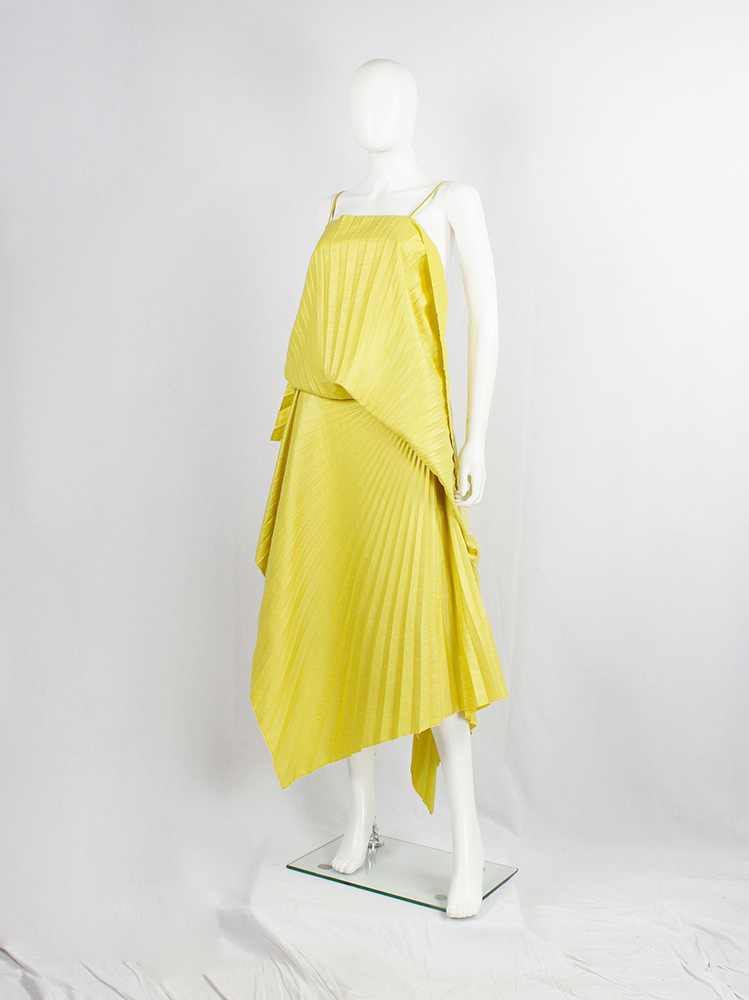 vintage A.F. Vandevorst bright yellow draped backless dress with accordeon pleats spring 2008 (8)