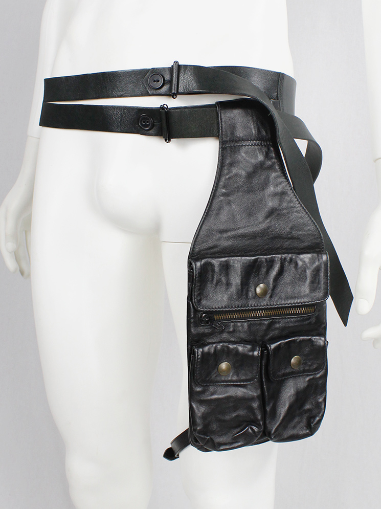 vintage af Vandevorst black leather tactical hunting pouch around the thigh with cargo pockets fall 2003 (3)