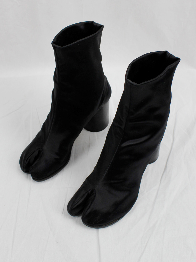 vintage Maison Martin Margiela black classic satin tabi boots with cylinder heel 1990s 90s (3)