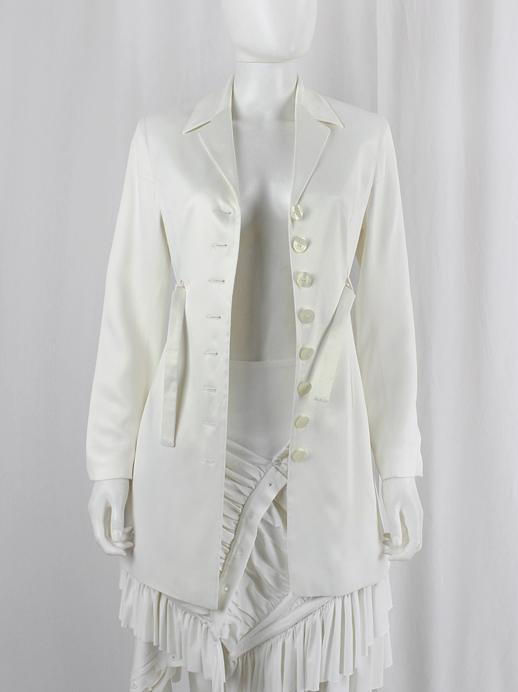 vintage Ingrid Van De Wiele white long body hugging blazer with 8 front buttons and tie 1990s (11)