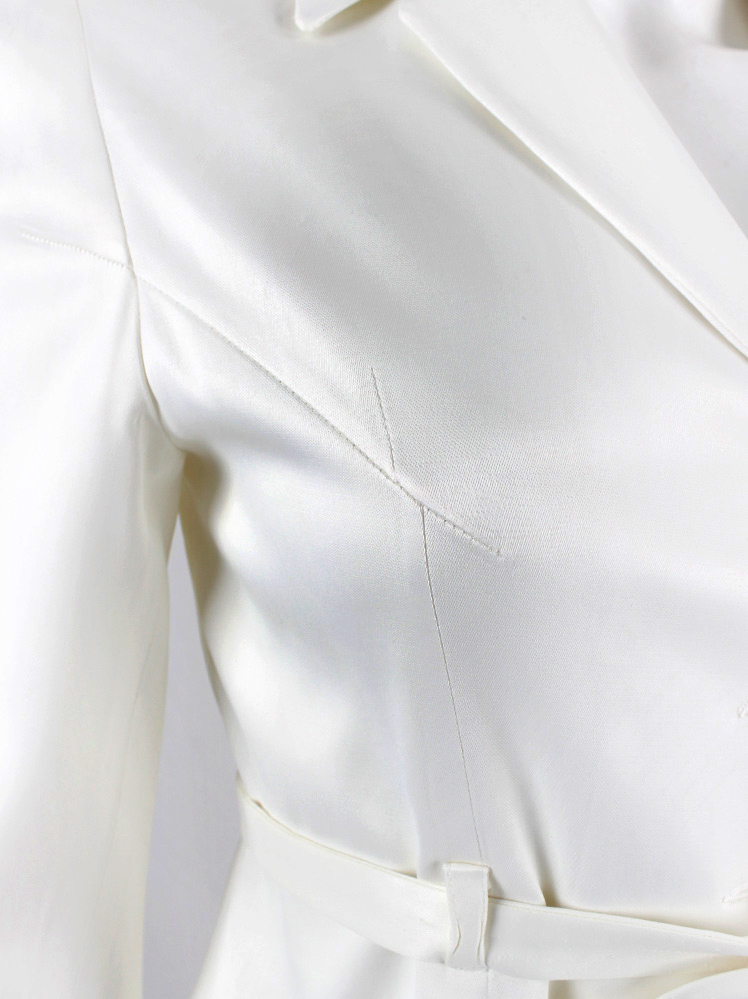 vintage Ingrid Van De Wiele white long body hugging blazer with 8 front buttons and tie 1990s (21)