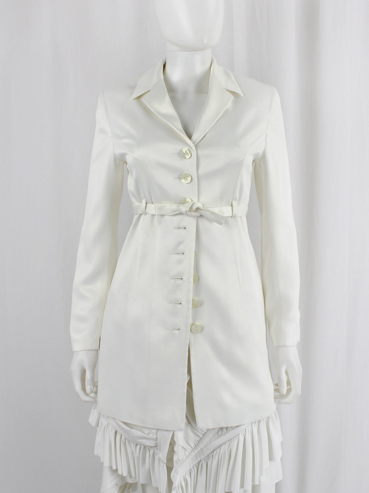 vintage Ingrid Van De Wiele white long body hugging blazer with 8 front buttons and tie 1990s (3)