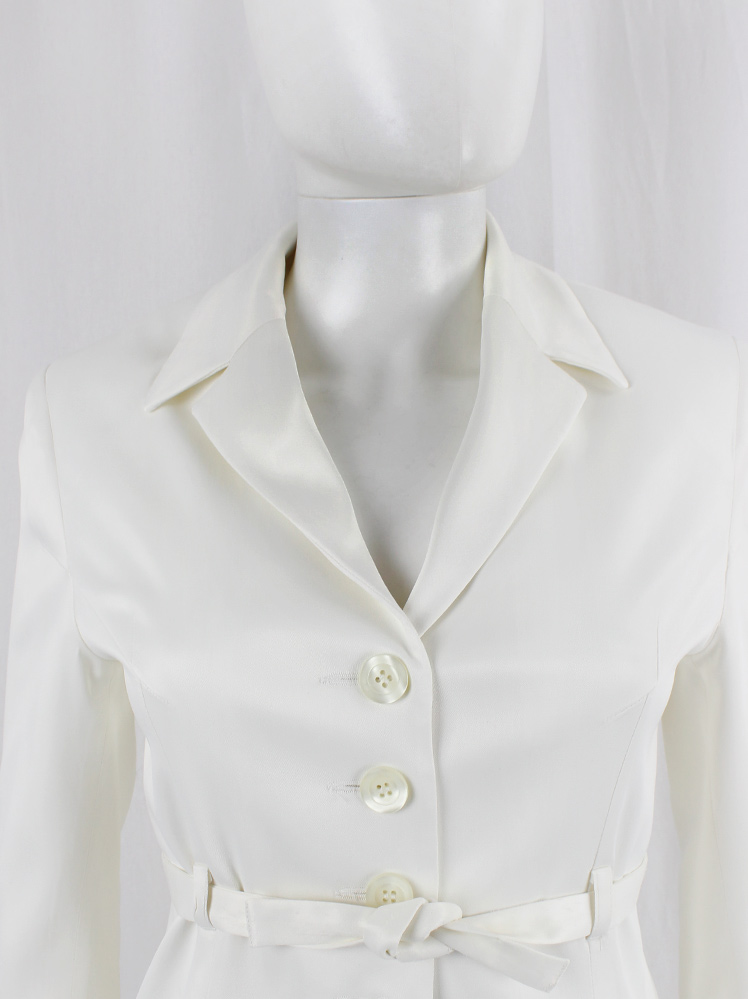 vintage Ingrid Van De Wiele white long body hugging blazer with 8 front buttons and tie 1990s (4)