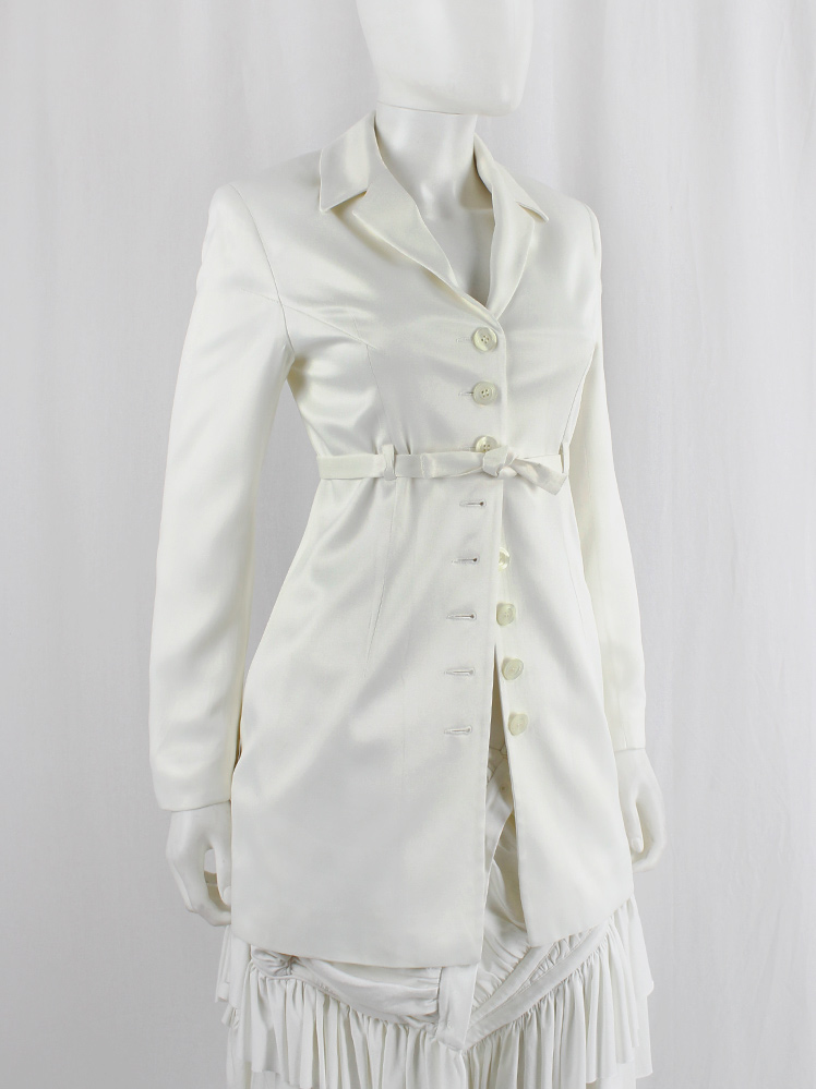 vintage Ingrid Van De Wiele white long body hugging blazer with 8 front buttons and tie 1990s (7)