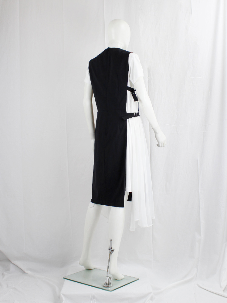 vintage Noir Kei Ninomiya black dress with open side gathered by two belts fall 2016 (12)