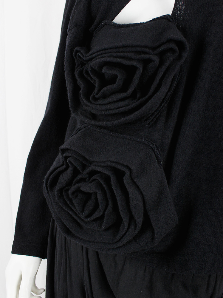 vintage Comme des Garçons black jumper with two large three-dimensional roses fall 2013 (3)