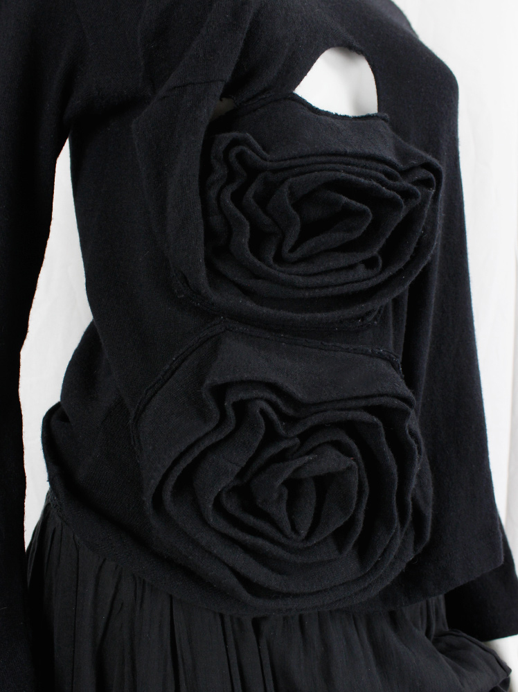 vintage Comme des Garçons black jumper with two large three-dimensional roses fall 2013 (4)