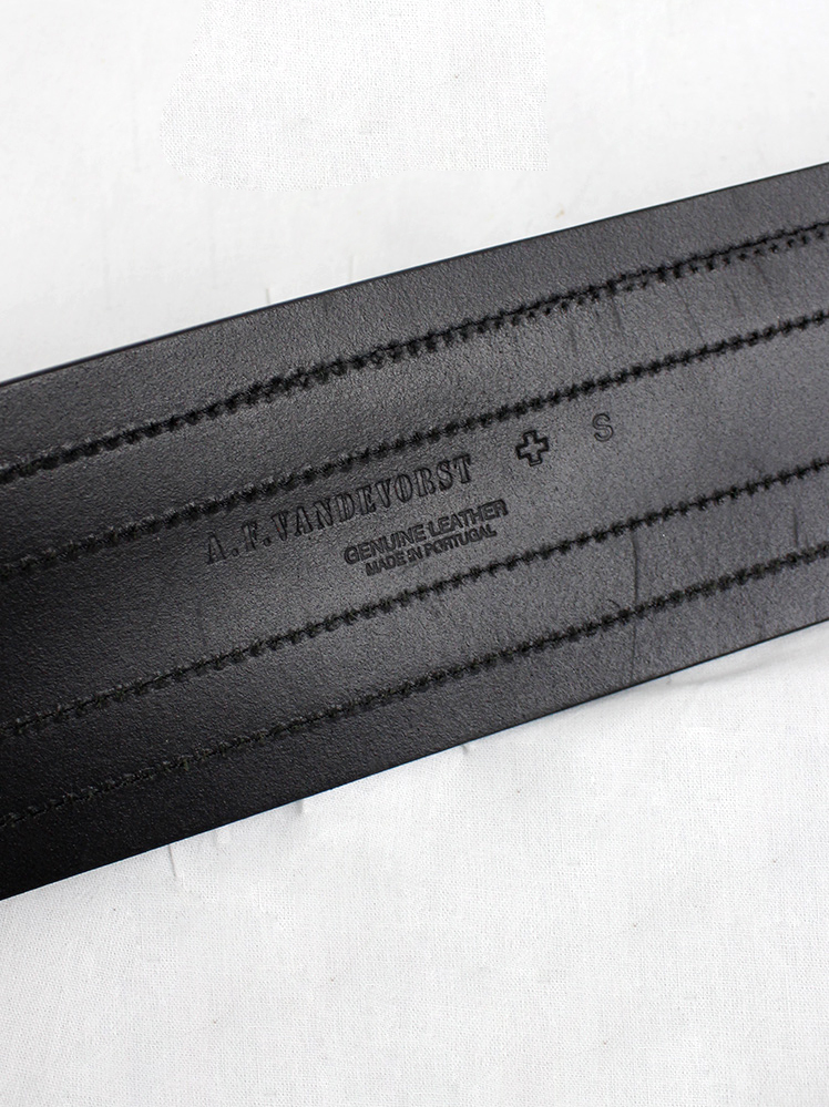 vintage af Vandevorst black double leather belts layered over a v-shaped wider belt fall 2016 (10)