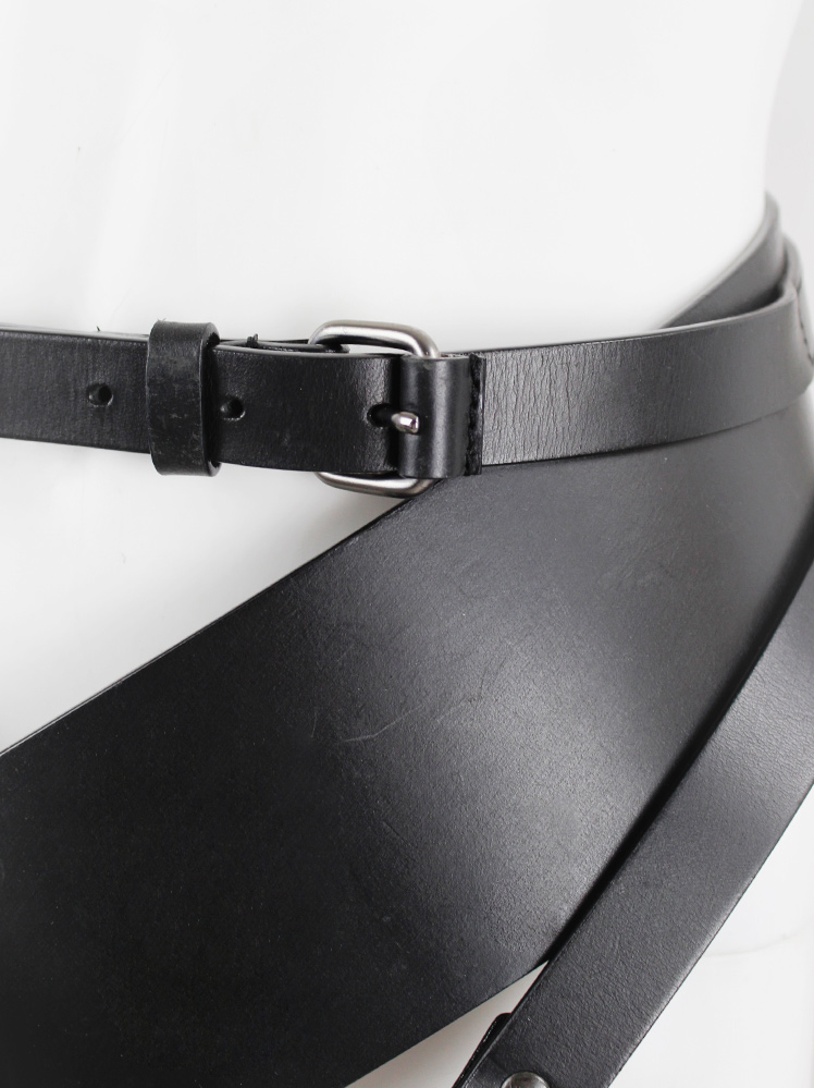vintage af Vandevorst black double leather belts layered over a v-shaped wider belt fall 2016 (3)